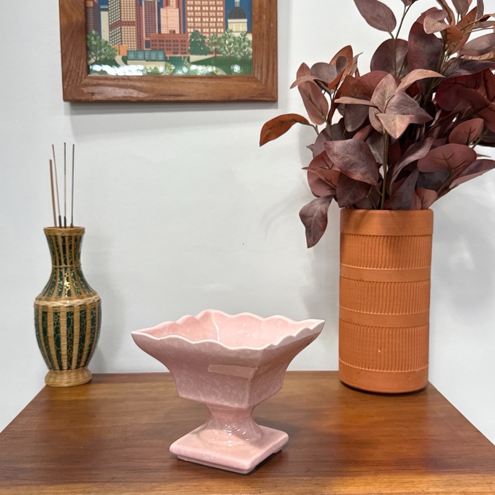 VINTAGE HULL PINK PEDESTAL DISH